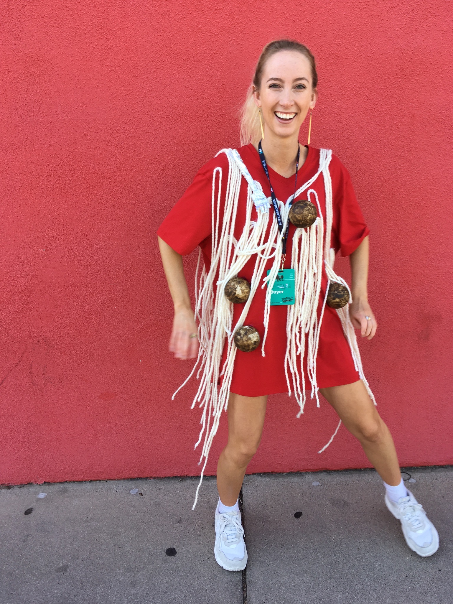 DIY Spaghetti and Meatball costume made with red t-shirt and yarn, costumes for Halloween 2020
