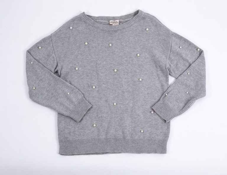 Gray sweater with outlet pearls