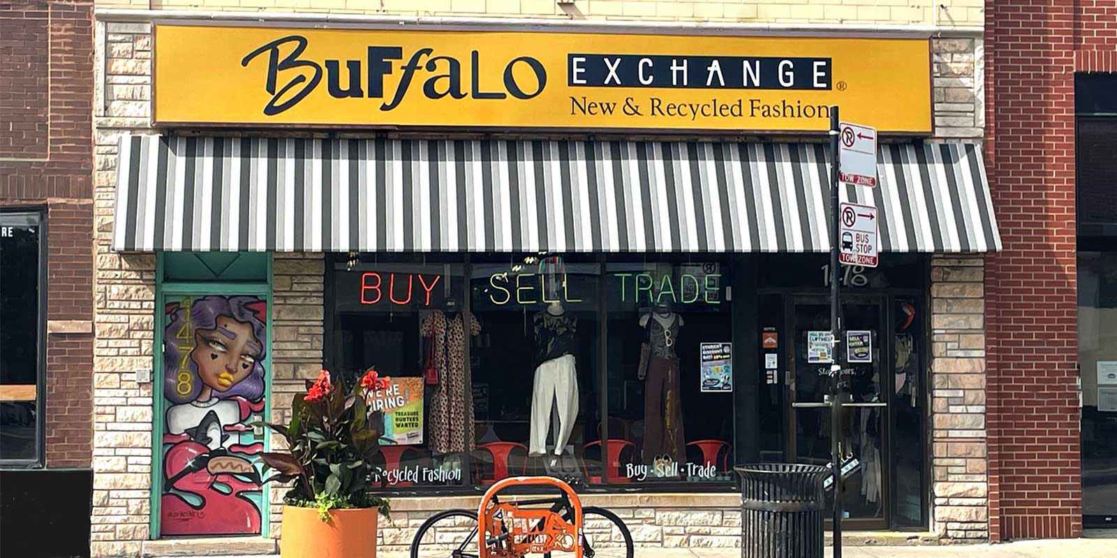 Exterior of Buffalo Exchange Chicago, Wicker Park
