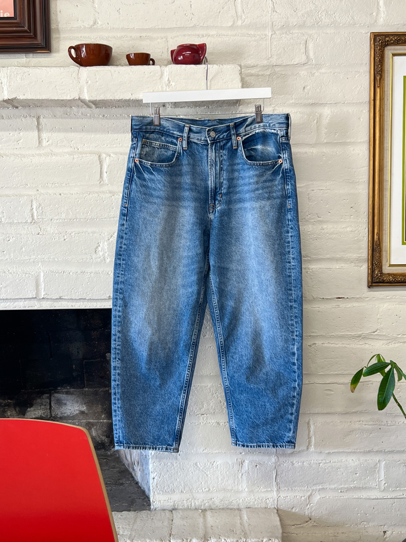 Stone wash barrel cut jeans from the brand Old Navy