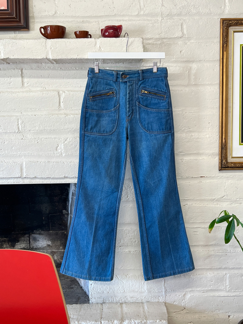 Flare leg jeans with exposed zipper pockets from the brand DW