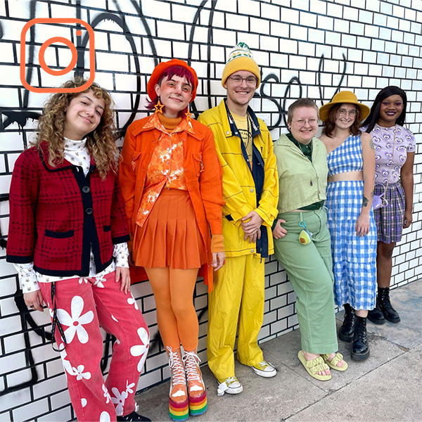 6 People Wearing Monochrome Colored Outfits That Make a Rainbow 