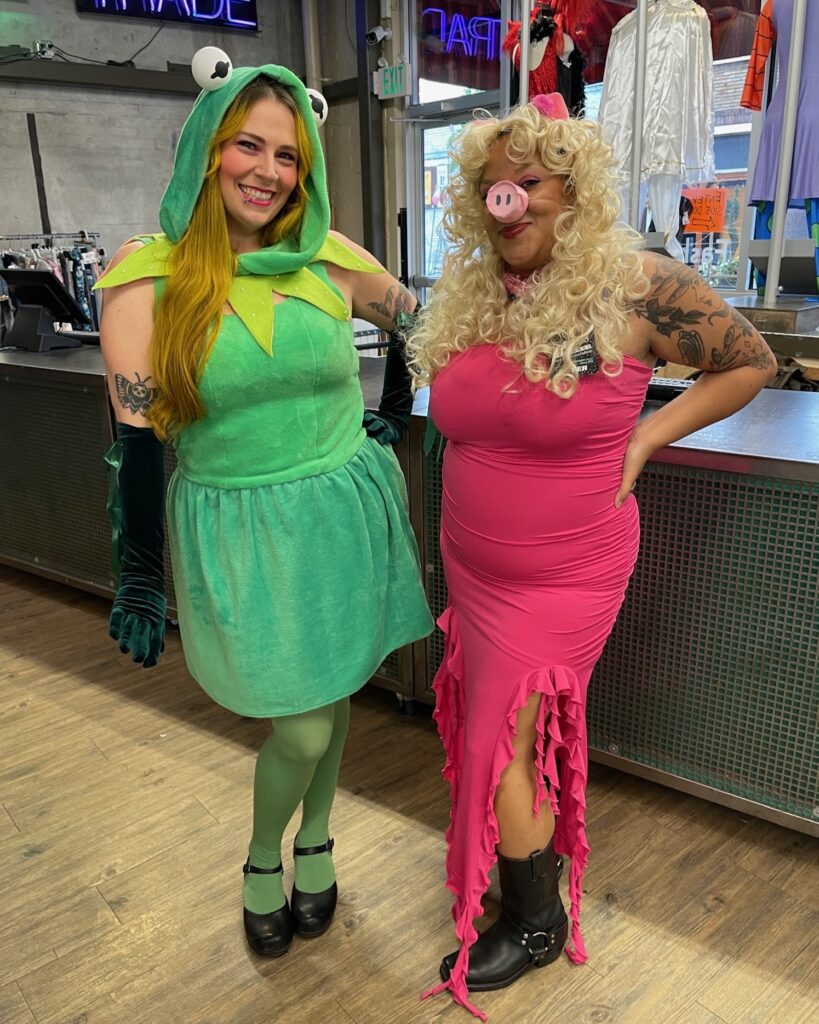 Two people dressed as Kermit the Frog and Miss Piggy from the Muppets for Halloween